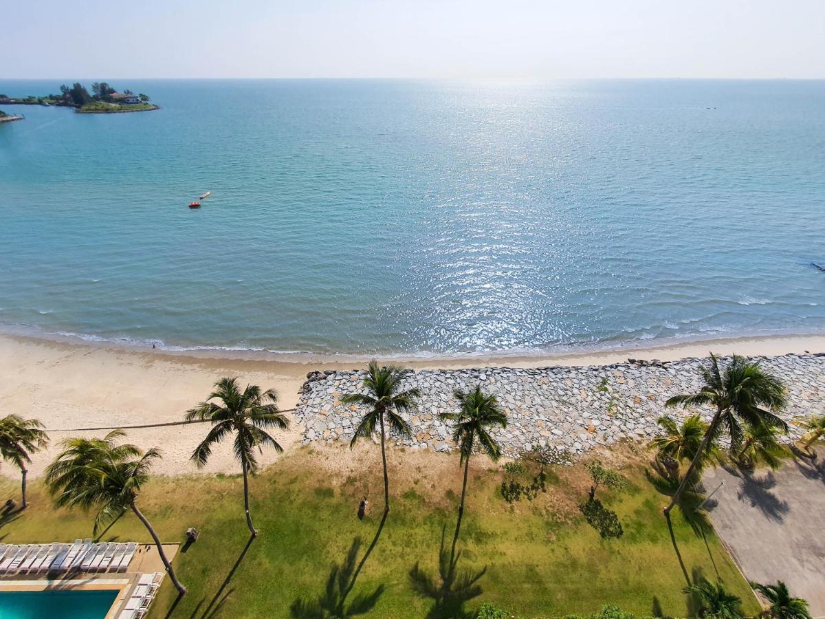 'Newly Refurbished' 'Sunny Seaview' At Regency With 2 Carpark By Shine Stay Porto Dickson Exterior foto