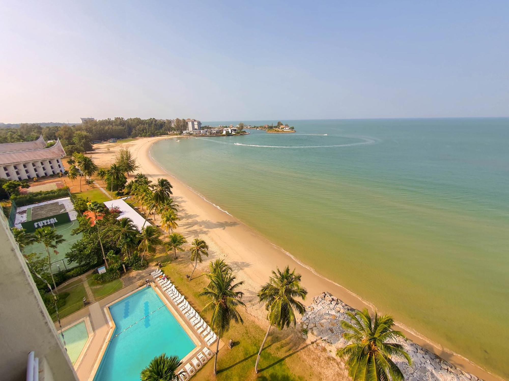 'Newly Refurbished' 'Sunny Seaview' At Regency With 2 Carpark By Shine Stay Porto Dickson Exterior foto