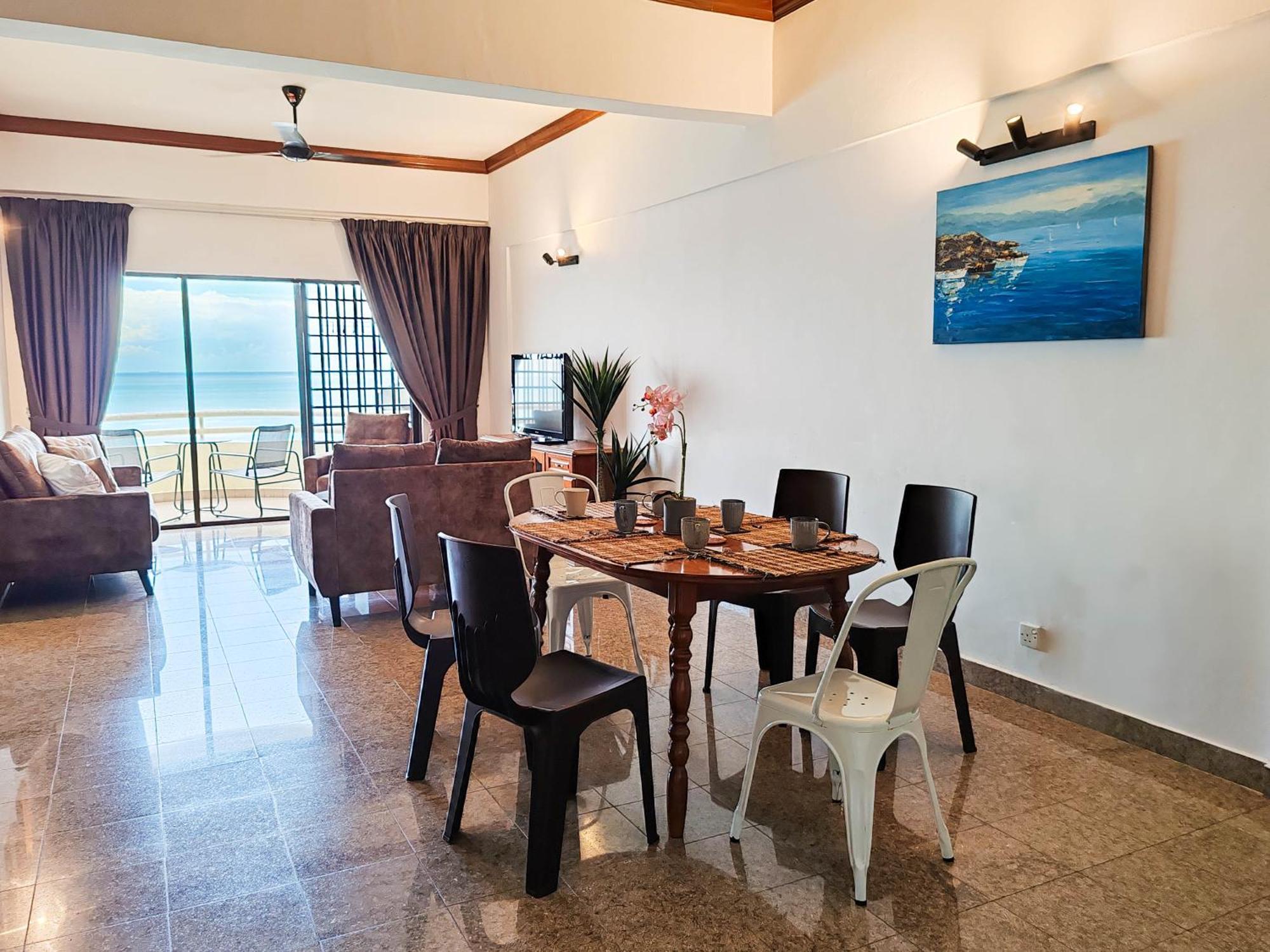 'Newly Refurbished' 'Sunny Seaview' At Regency With 2 Carpark By Shine Stay Porto Dickson Exterior foto