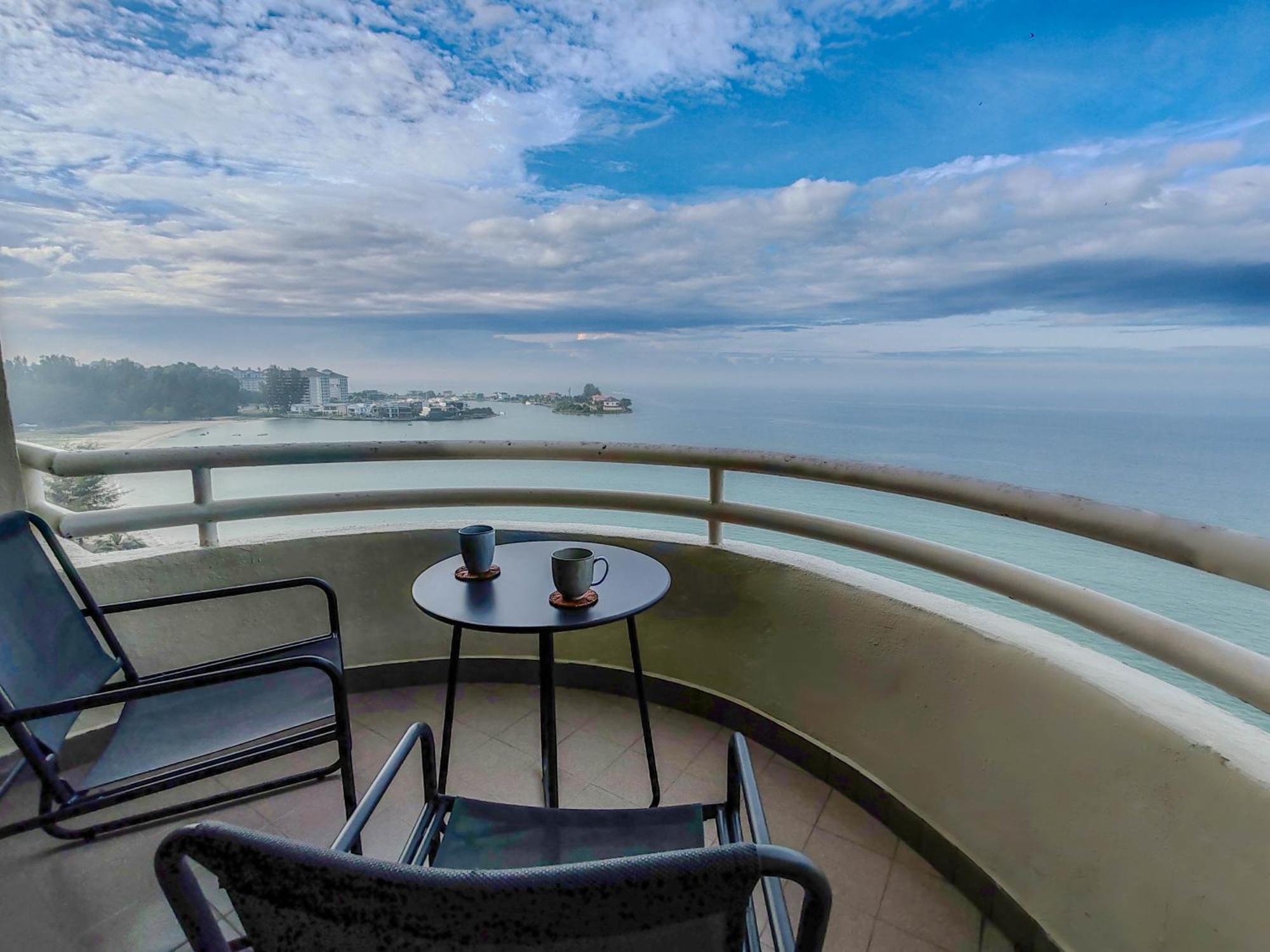'Newly Refurbished' 'Sunny Seaview' At Regency With 2 Carpark By Shine Stay Porto Dickson Exterior foto